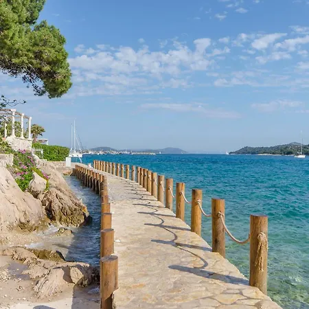 Nautical Nest Tribalj