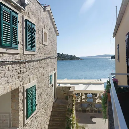 Apartment Nautical Nest