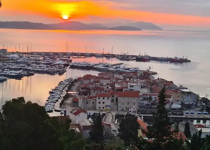 Nautical Nest Apartment *